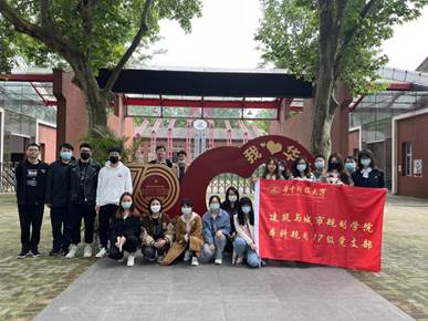 3-1 探校园风物,学校史院史支部户外微党课活动